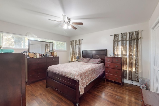 bedroom with ceiling fan, dark wood-type flooring, and a closet