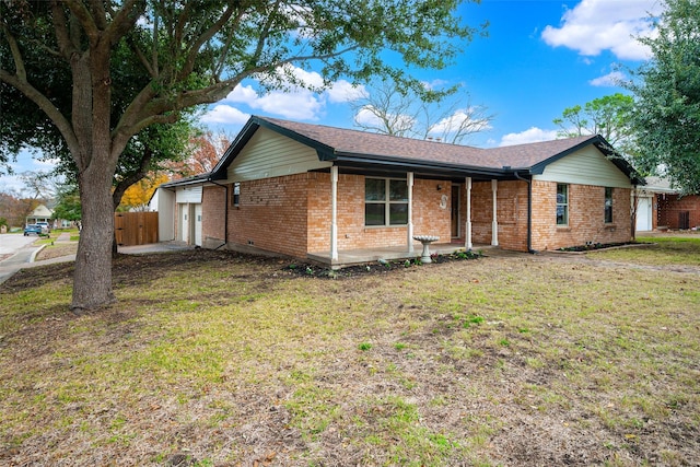 ranch-style house featuring a front lawn