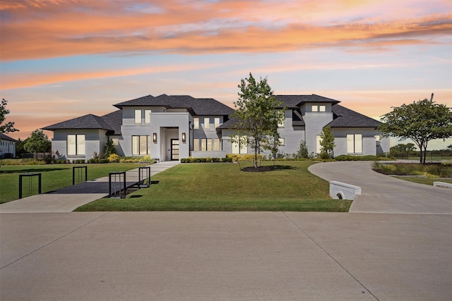 view of front of home featuring a lawn