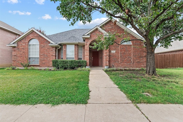 view of front facade with a front lawn