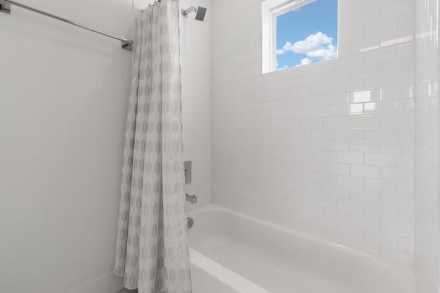 bathroom featuring shower / bath combo with shower curtain