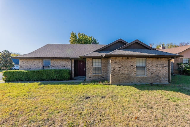 single story home featuring a front yard