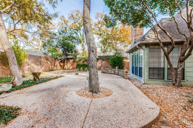 view of yard featuring a patio area