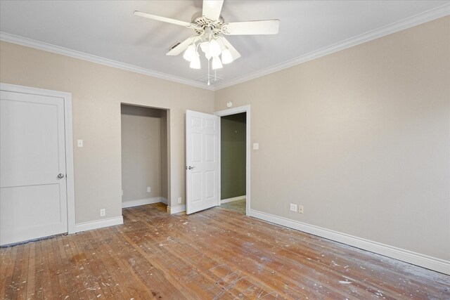 206 N Bouldin St, Hamilton, TX 76531 - unfurnished bedroom featuring hardwood / wood-style floors, ceiling fan, and ornamental molding