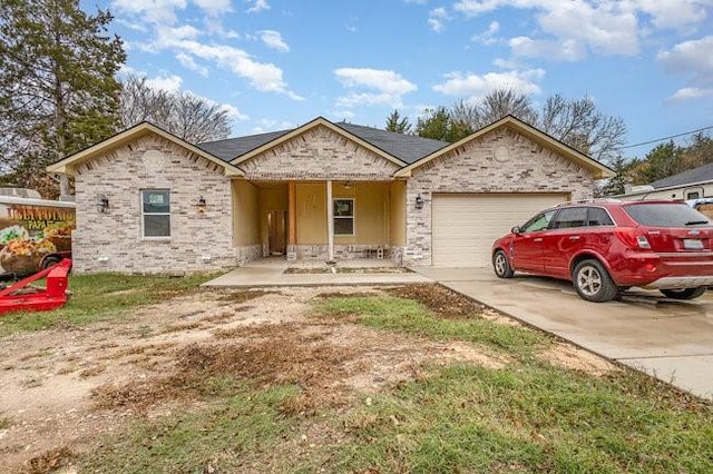 view of front of house with covered porch and a garage