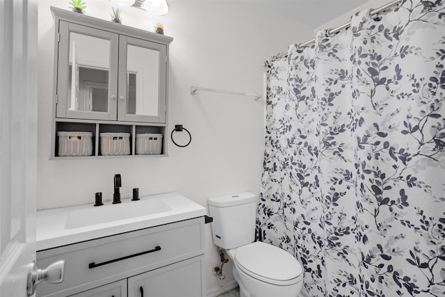 bathroom with vanity, a shower with shower curtain, and toilet