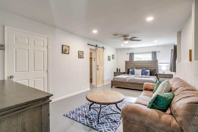 bedroom featuring ceiling fan and a barn door