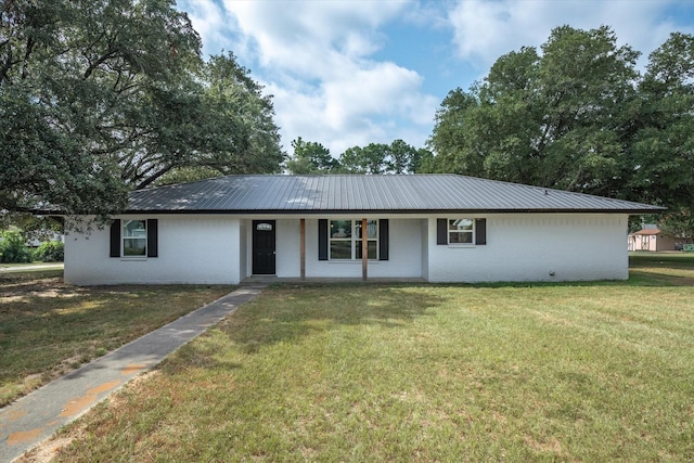 ranch-style house featuring a front lawn