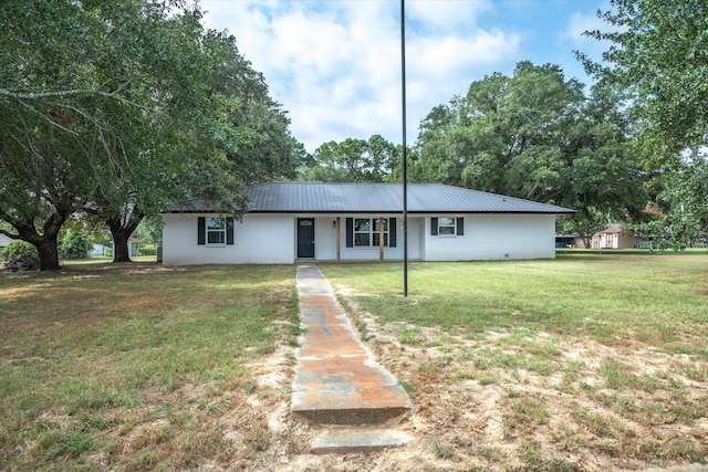 single story home with a front lawn