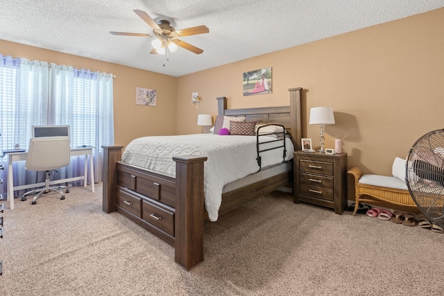 bedroom featuring light carpet, a textured ceiling, and a ceiling fan