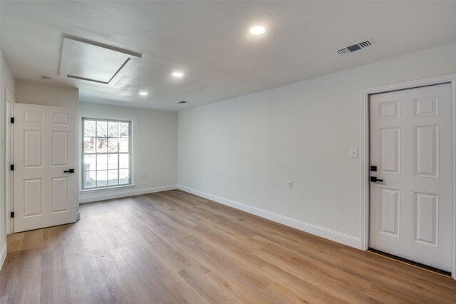 bedroom with connected bathroom, light hardwood / wood-style floors, and ceiling fan