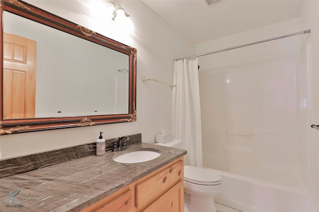 full bathroom with shower / tub combo with curtain, vanity, and toilet