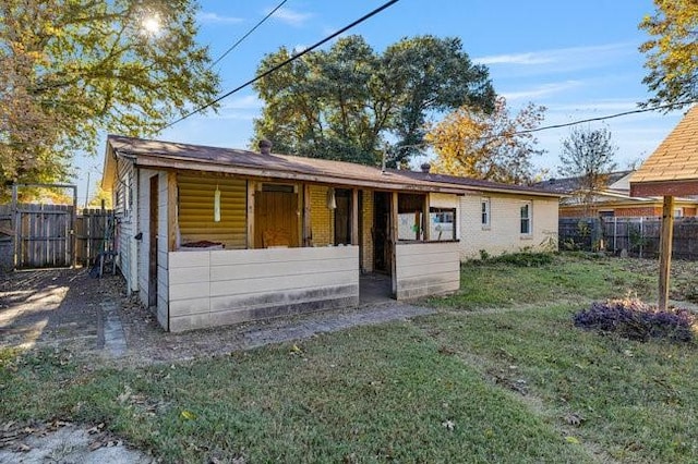 view of front of property with an outbuilding