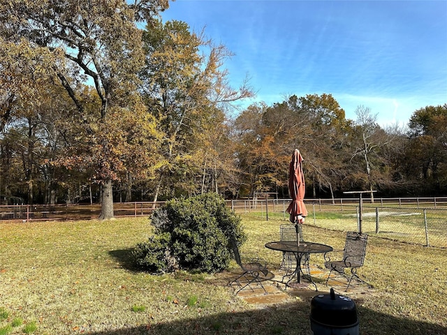 view of yard with a rural view