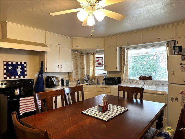 dining space featuring a textured ceiling, washer and dryer, ceiling fan, and sink