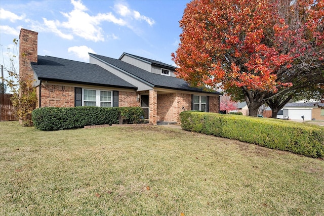 view of front facade with a front lawn