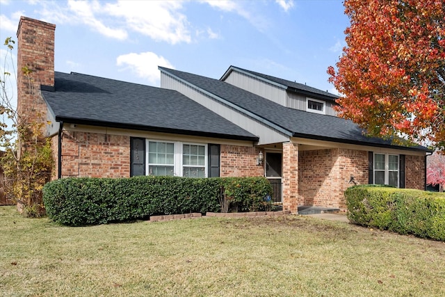 view of front of house with a front yard