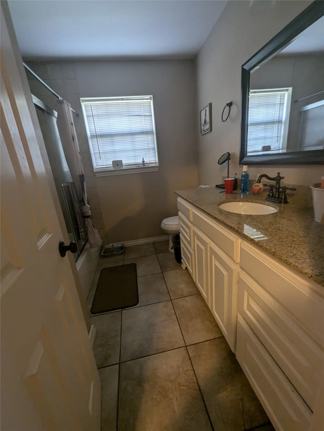 full bathroom featuring tile patterned floors, shower / bath combo with shower curtain, vanity, and toilet