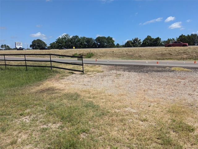 view of yard featuring a rural view