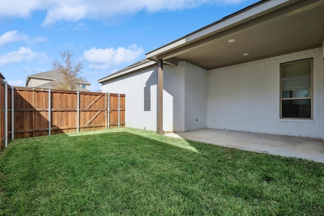 view of yard featuring a patio area