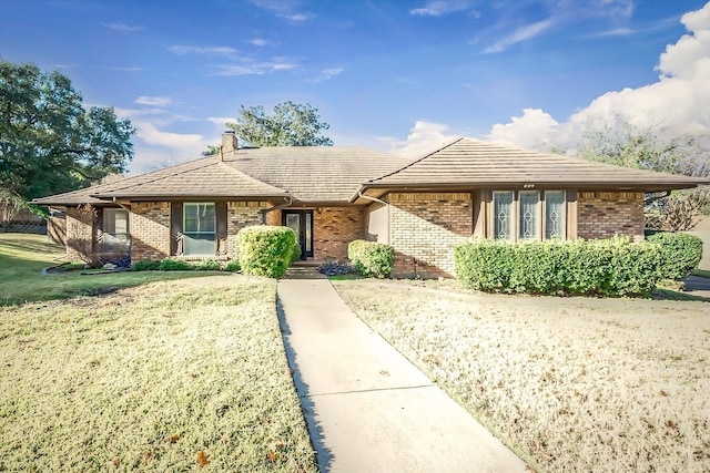 view of front of property with a front lawn