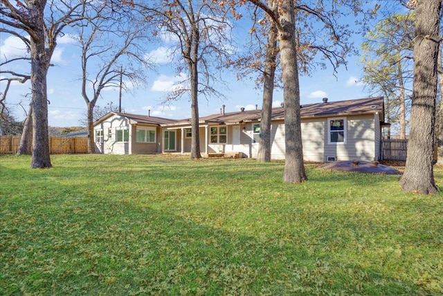 back of house featuring a lawn