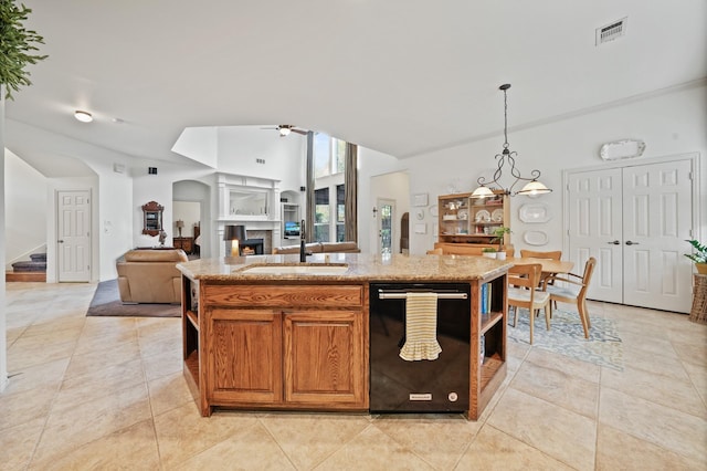 kitchen with pendant lighting, a kitchen island with sink, sink, ceiling fan, and light tile patterned floors