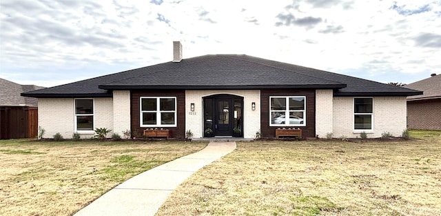 view of front of house with a front lawn