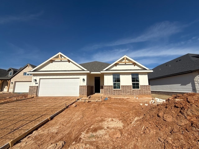 view of front facade featuring a garage and a front lawn