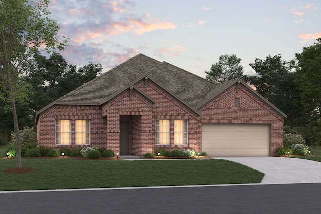 view of front facade featuring a garage and a yard