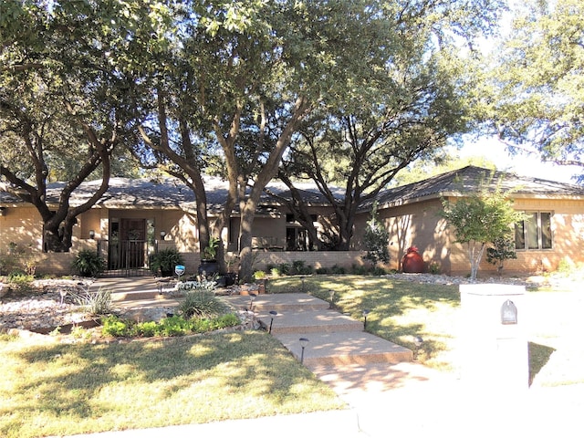ranch-style home with a front lawn and brick siding