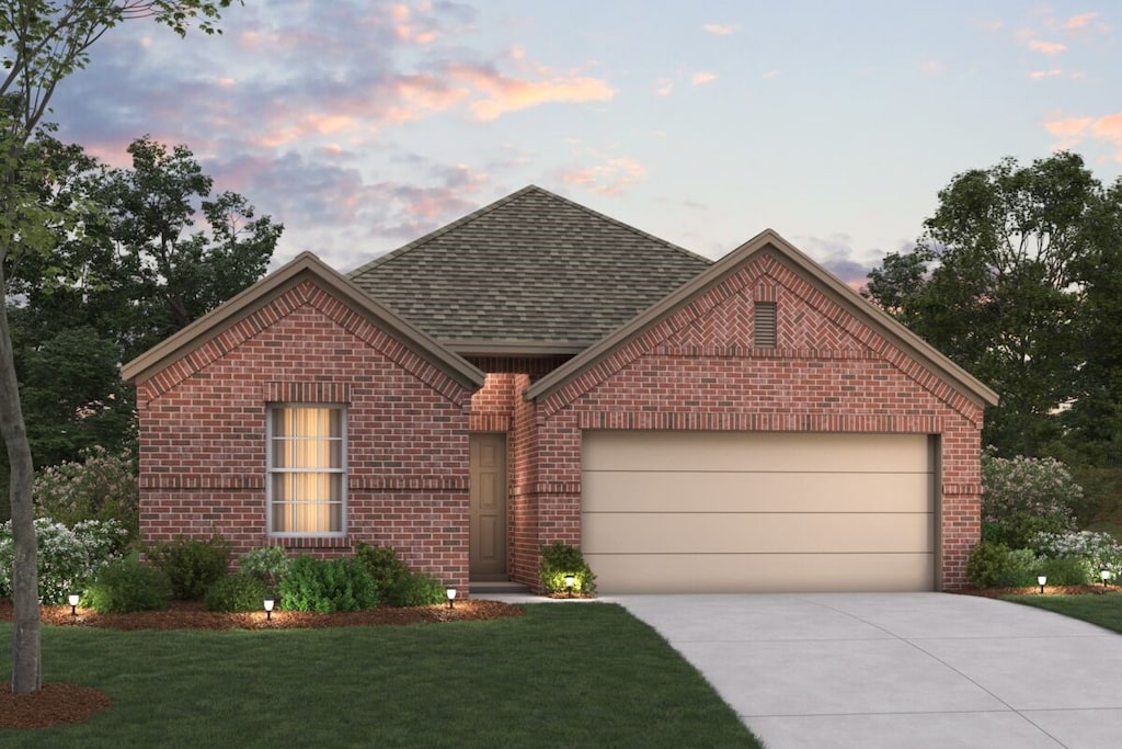 view of front facade featuring a garage and a lawn