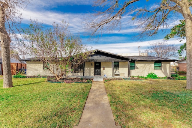 ranch-style home with a front yard