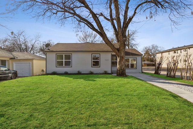 view of front of property featuring a garage and a front yard