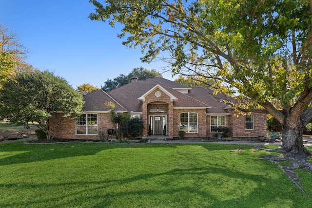 single story home featuring a front yard