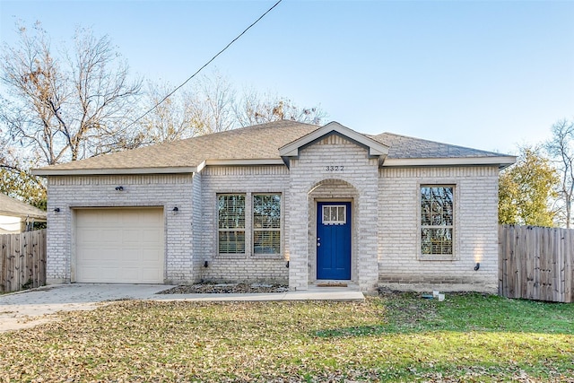 view of front of home featuring a front lawn and a garage