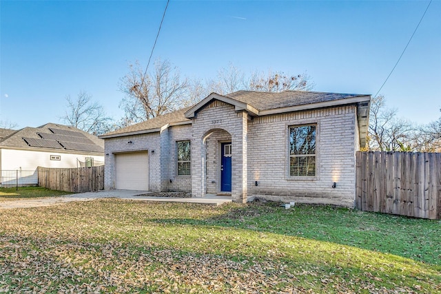 view of front of home featuring a front yard and a garage