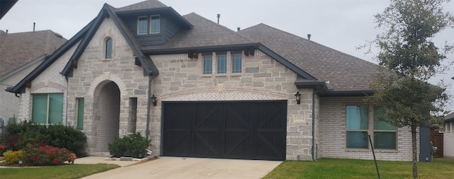 view of front facade featuring a garage