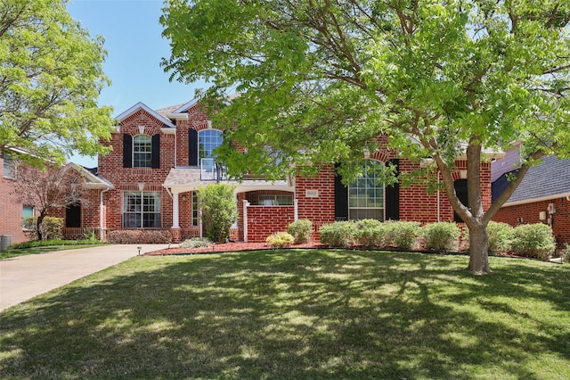 view of front facade with a front yard