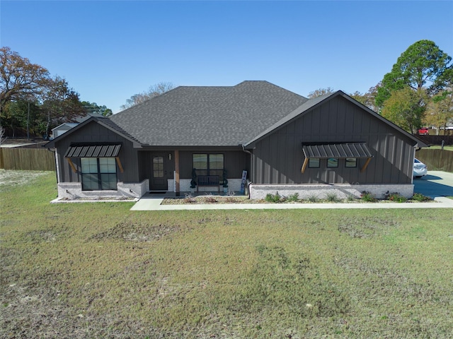 view of front of home featuring a front lawn