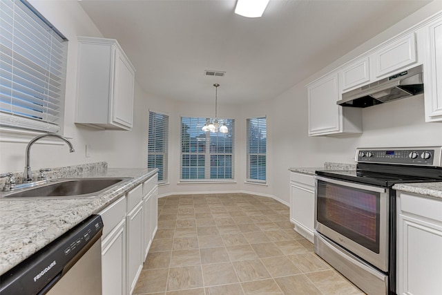 1501 Kelly Ln, Royse City, TX 75189 - kitchen with appliances with stainless steel finishes, under cabinet range hood, a sink, a chandelier, and white cabinetry