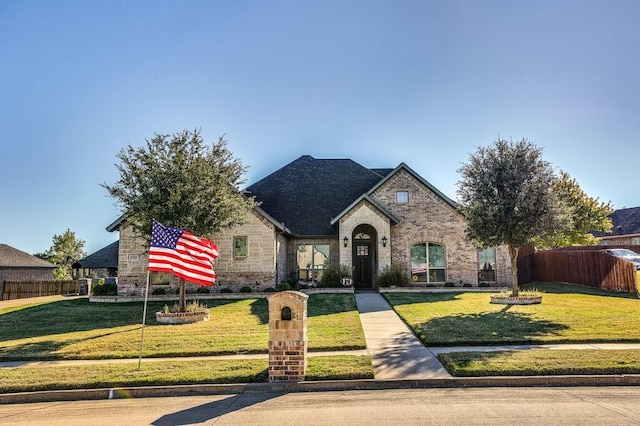 view of front facade featuring a front yard