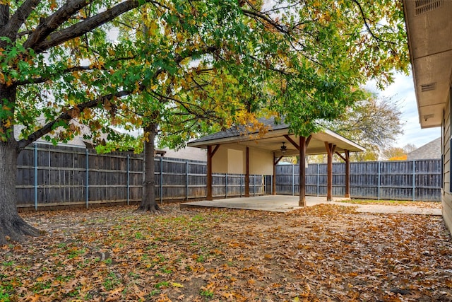 view of yard featuring ceiling fan and a patio area