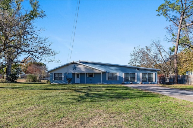 single story home with a front yard