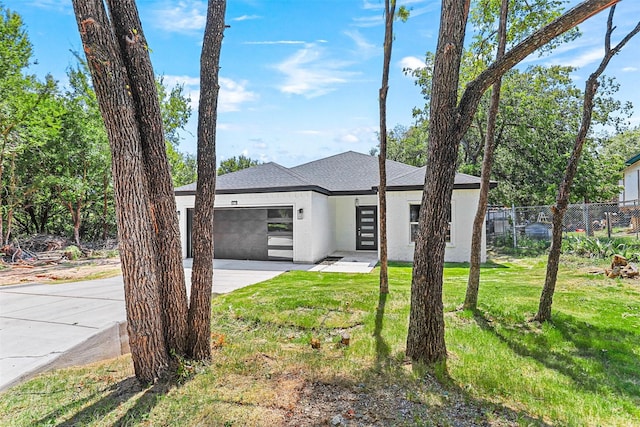 view of front of property with a front yard