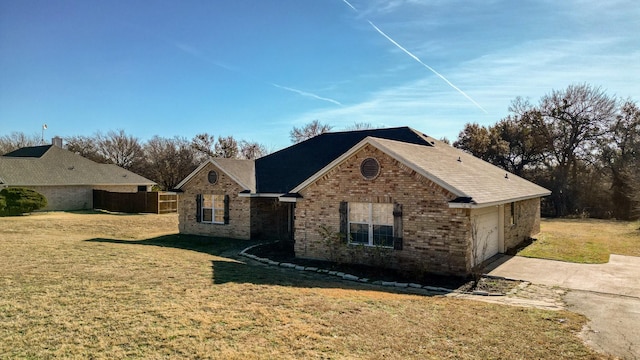 view of front of home featuring a garage and a front yard