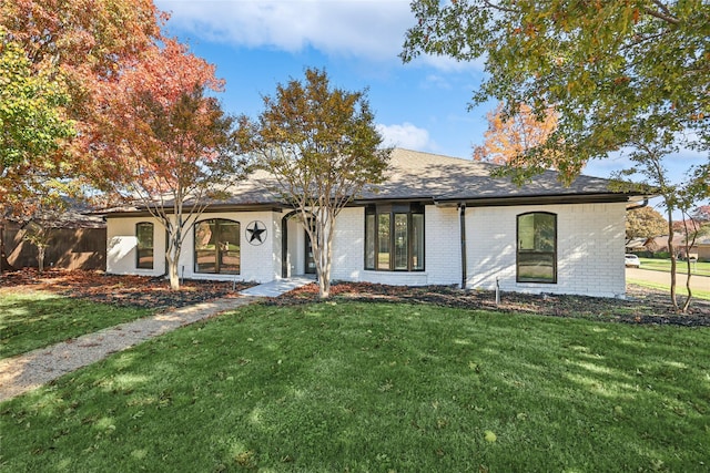 ranch-style house featuring a front lawn