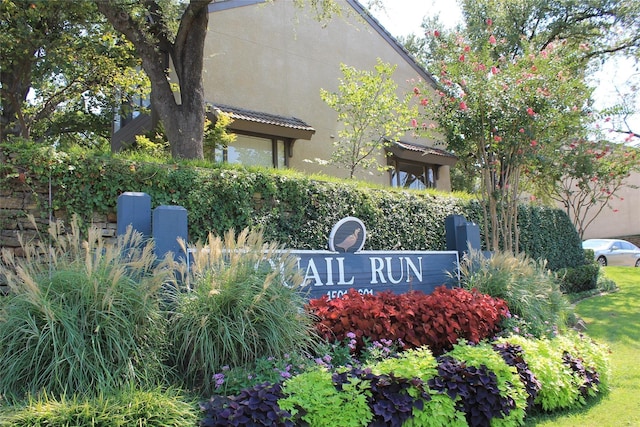 view of community / neighborhood sign