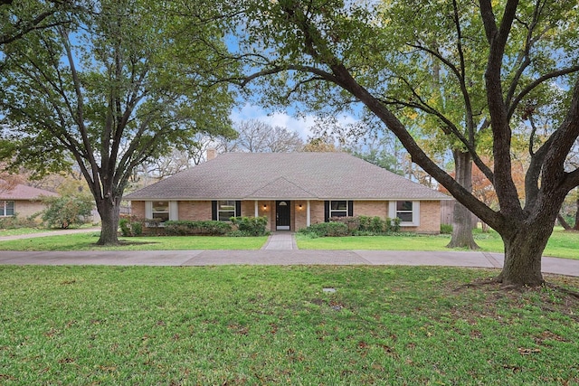 single story home with a front yard