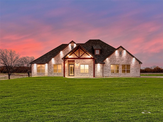 view of front of house featuring a yard